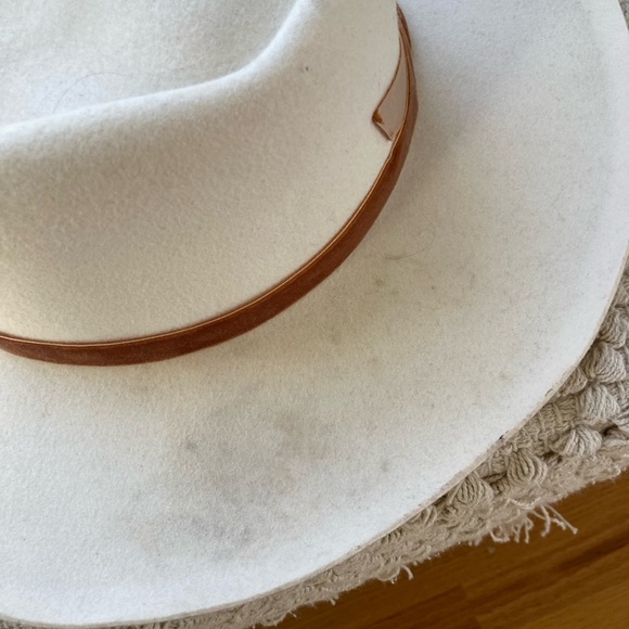 Lack of color hat - Picture 3 of 4